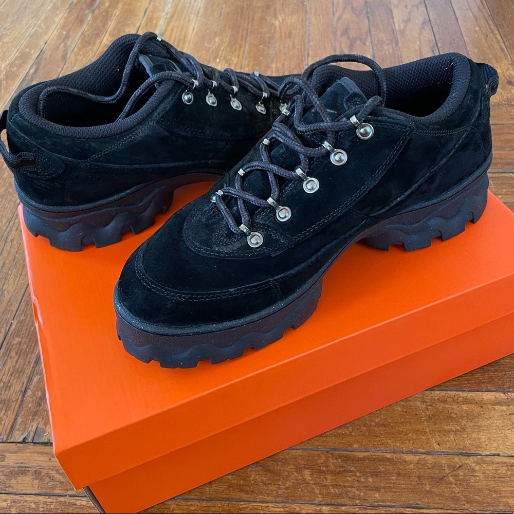 Nike Lehar Black hiking shoe size 9